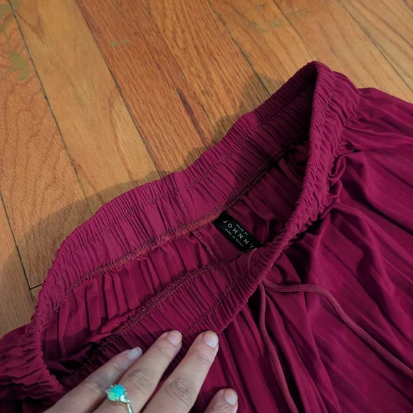 Wide Leg Pleated Pants in Burgundy - Picture 2 of 3